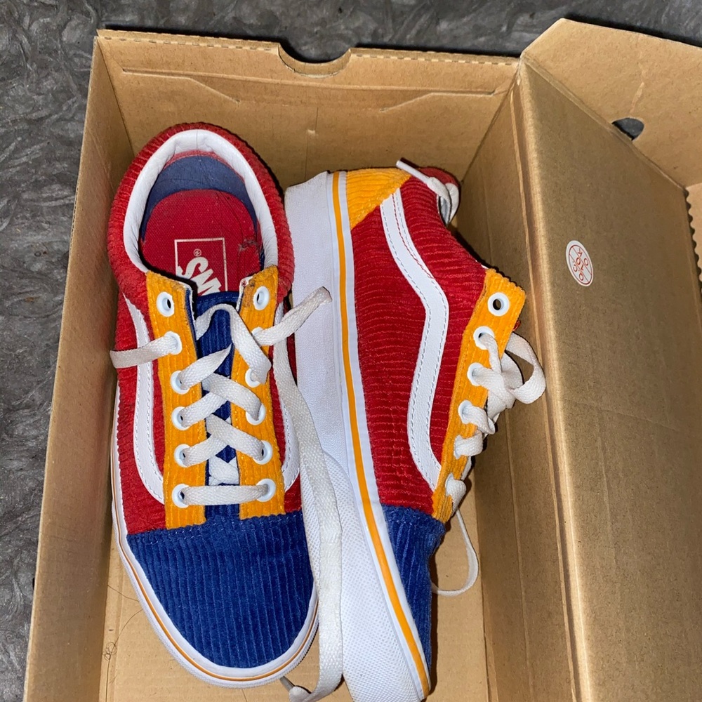 Vans - Picture 2 of 3